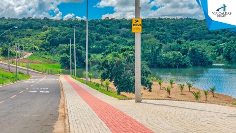 Dois Lotes lada a lado a venda no Setor Lago Sul em Caldas Novas